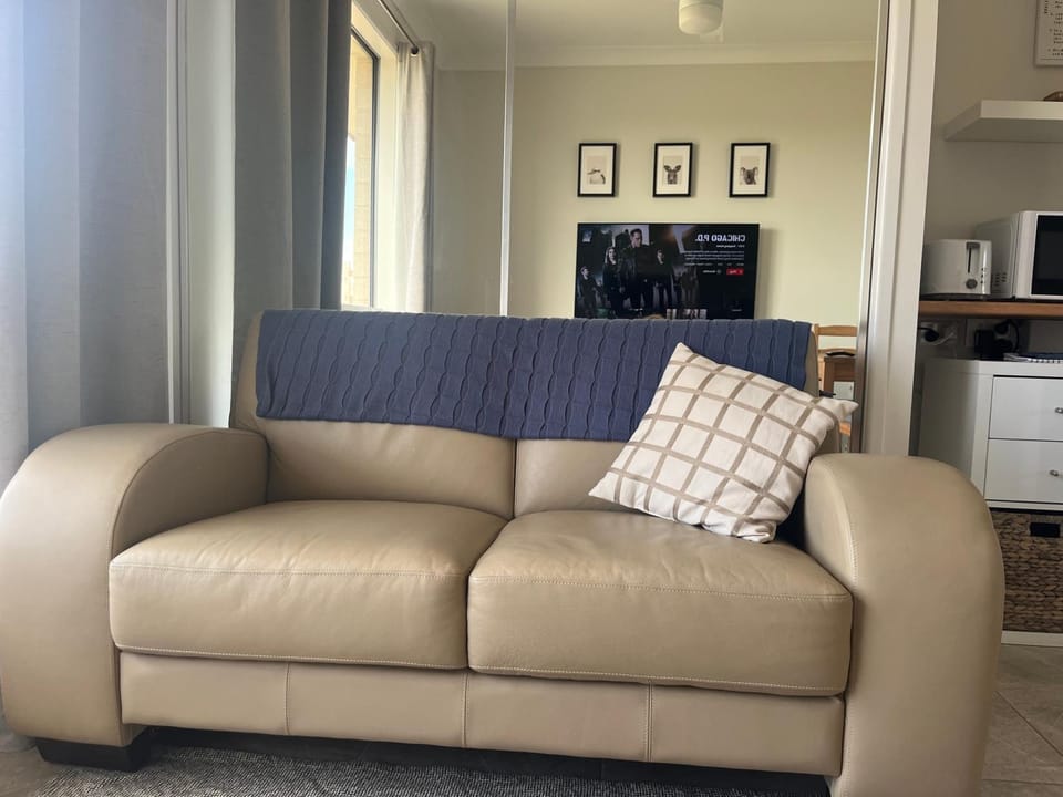 Kitchen or kitchenette, Living room, Seating area