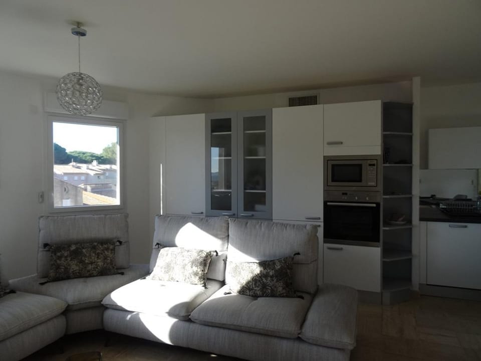 Appartement spacieux à Hyères avec piscine, climatisation et Wi-Fi - FR-1-335-156 Apartment in Hyères