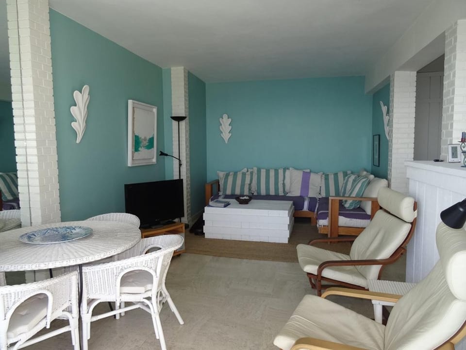Hyères Port T2 avec Clim et Wifi, Vue Mer - FR-1-335-172 Apartment in Hyères