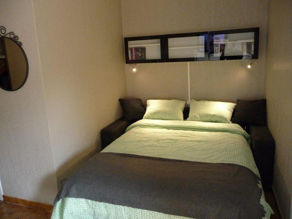 Hyères Port : T2 avec Loggia, WIFI, Parking, Climatisation, 4 Pers., Proche Plaisance - FR-1-335-164 Apartment in Hyères