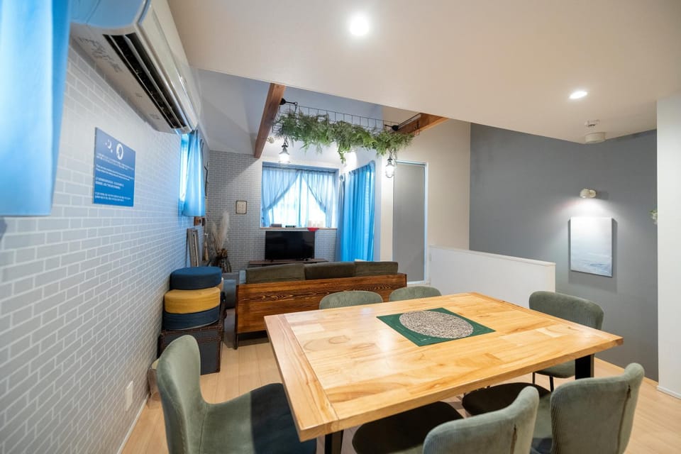 Living room, Seating area, Dining area, air conditioner