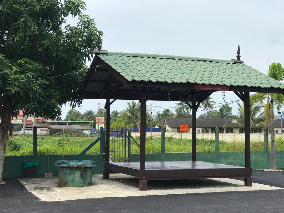 Seating area, Area and facilities