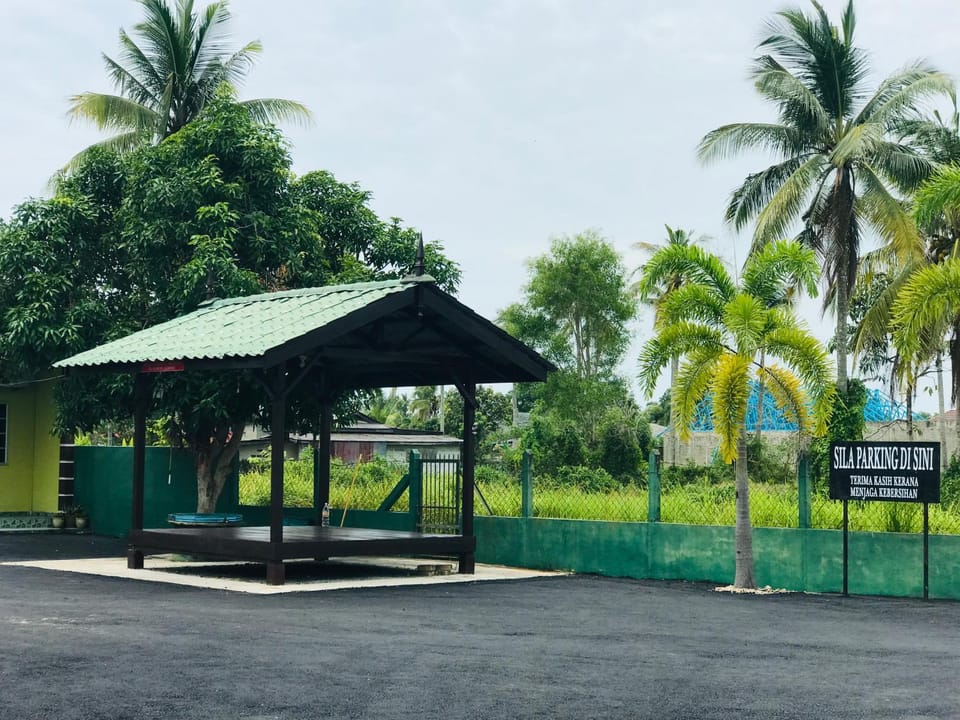 Seating area, Area and facilities