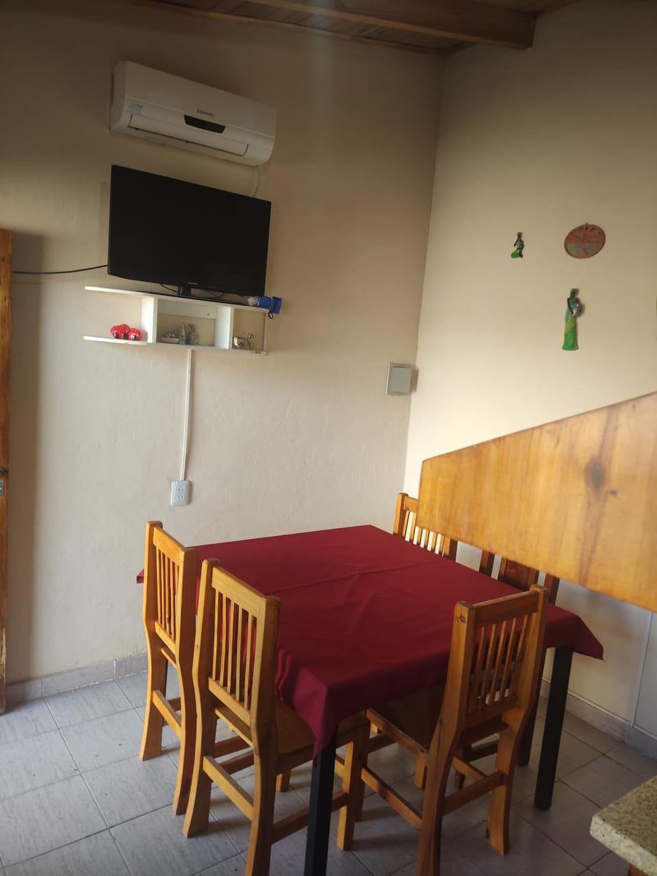 TV and multimedia, Kitchen or kitchenette, Dining area
