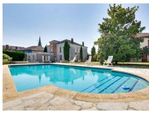 Bel appartement et jardin chez Maison Devaux Bed and Breakfast in Nouvelle-Aquitaine