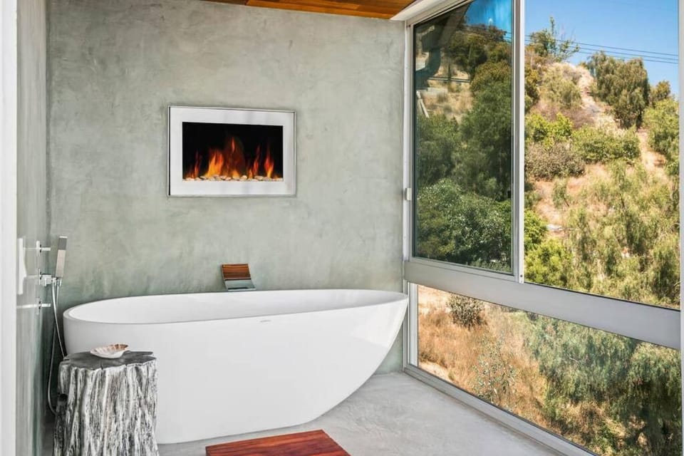 Malibu Glass House: Architectural w 180deg Views Villa in Topanga