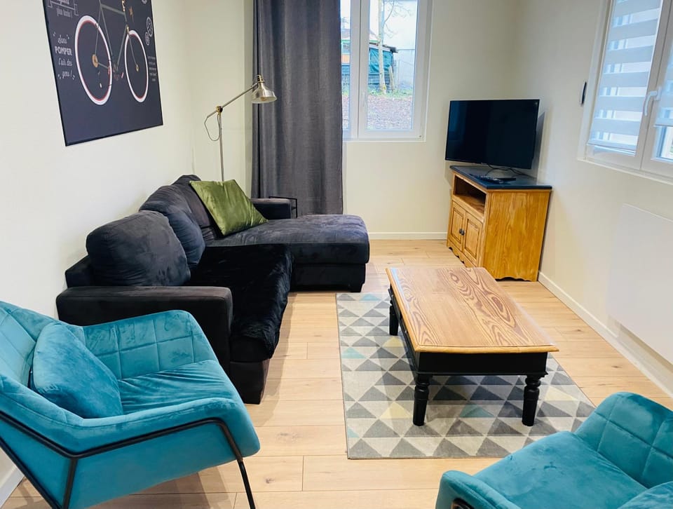 Communal lounge/ TV room, Living room