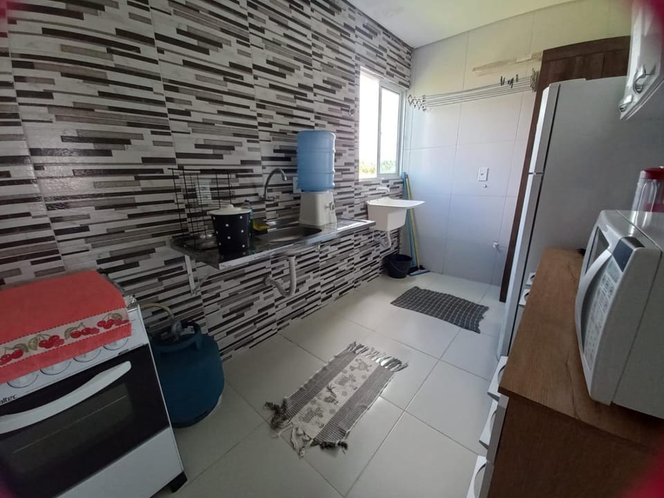 Kitchen or kitchenette, minibar, stove