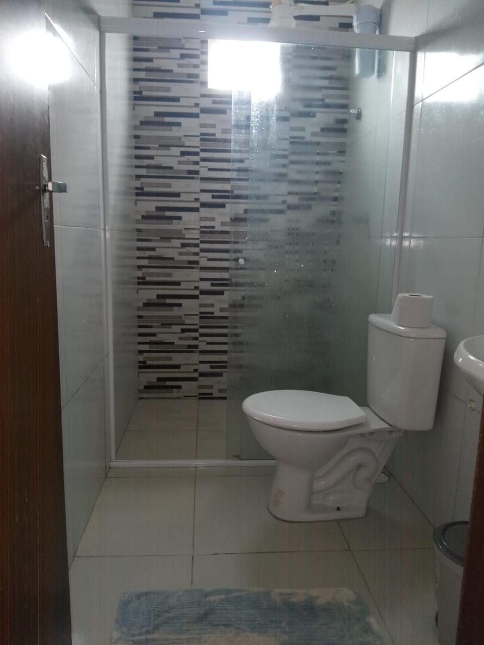 Shower, Toilet