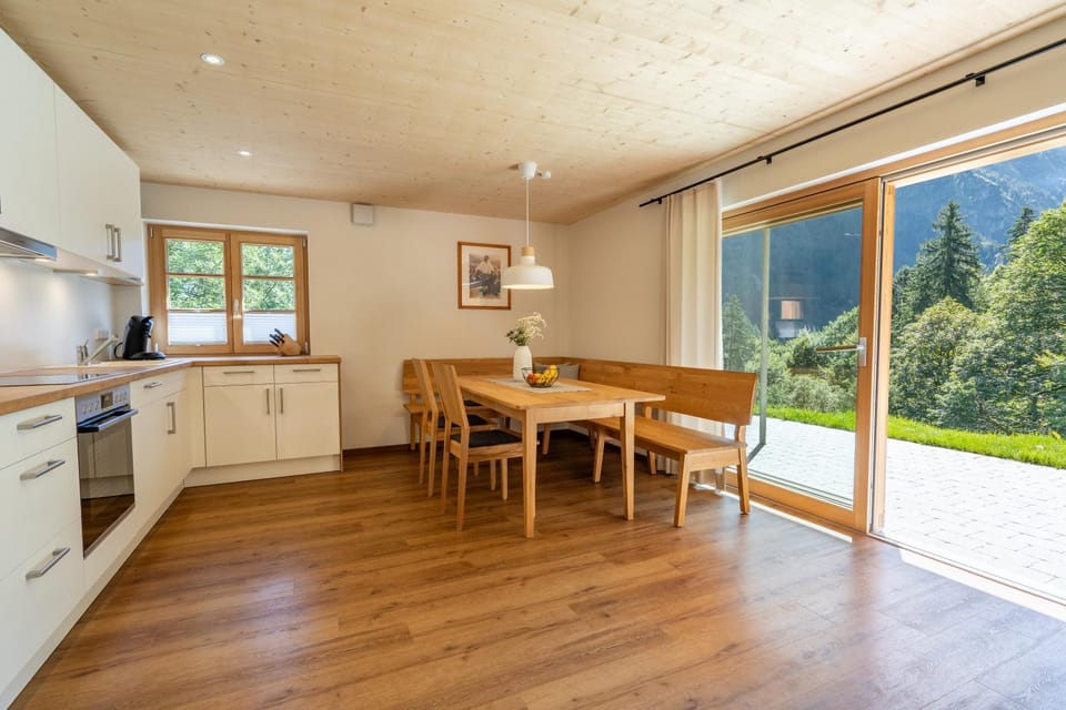 Coffee/tea facilities, View (from property/room), Balcony/Terrace, Kitchen or kitchenette, Dining area