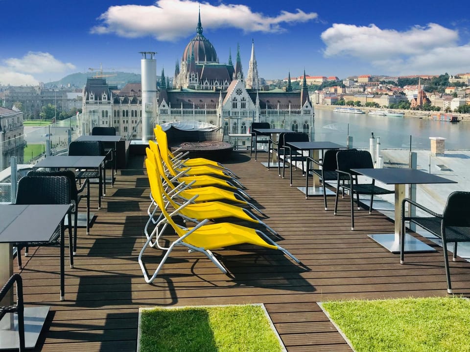 View (from property/room), Balcony/Terrace, Landmark view, Mountain view, River view, Entertainment