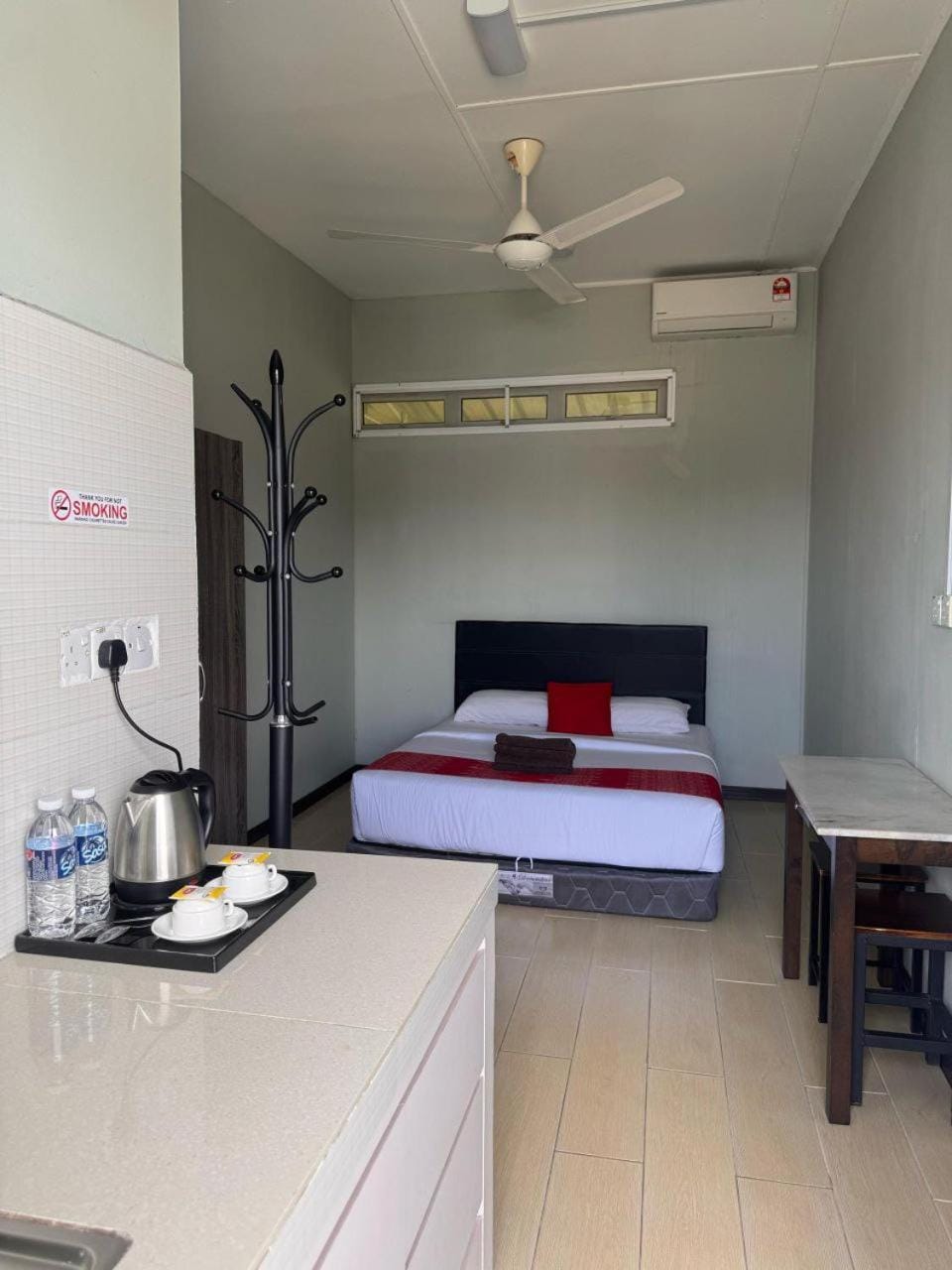 Bed, Photo of the whole room, Bedroom, air conditioner