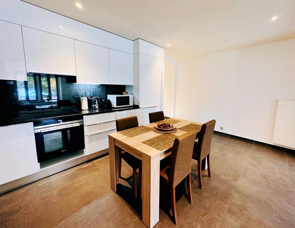 Kitchen or kitchenette, Living room, Seating area, Dining area, dishwasher, minibar, pet friendly, stove