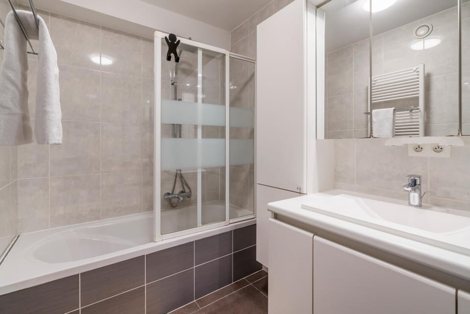 Shower, Bathroom, Bath, towels