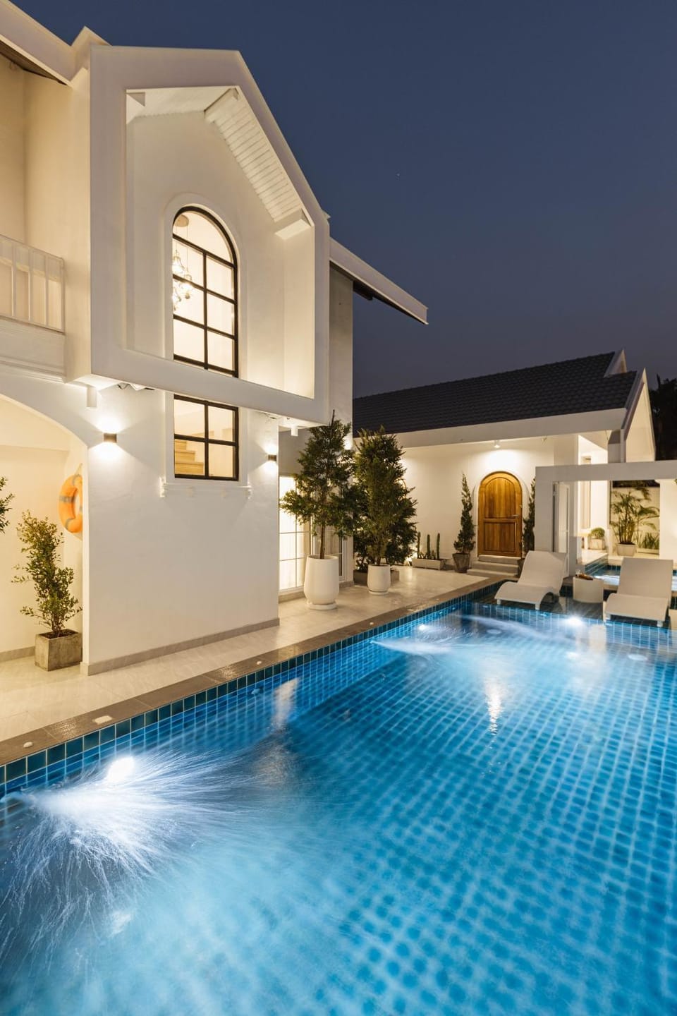 Swimming pool