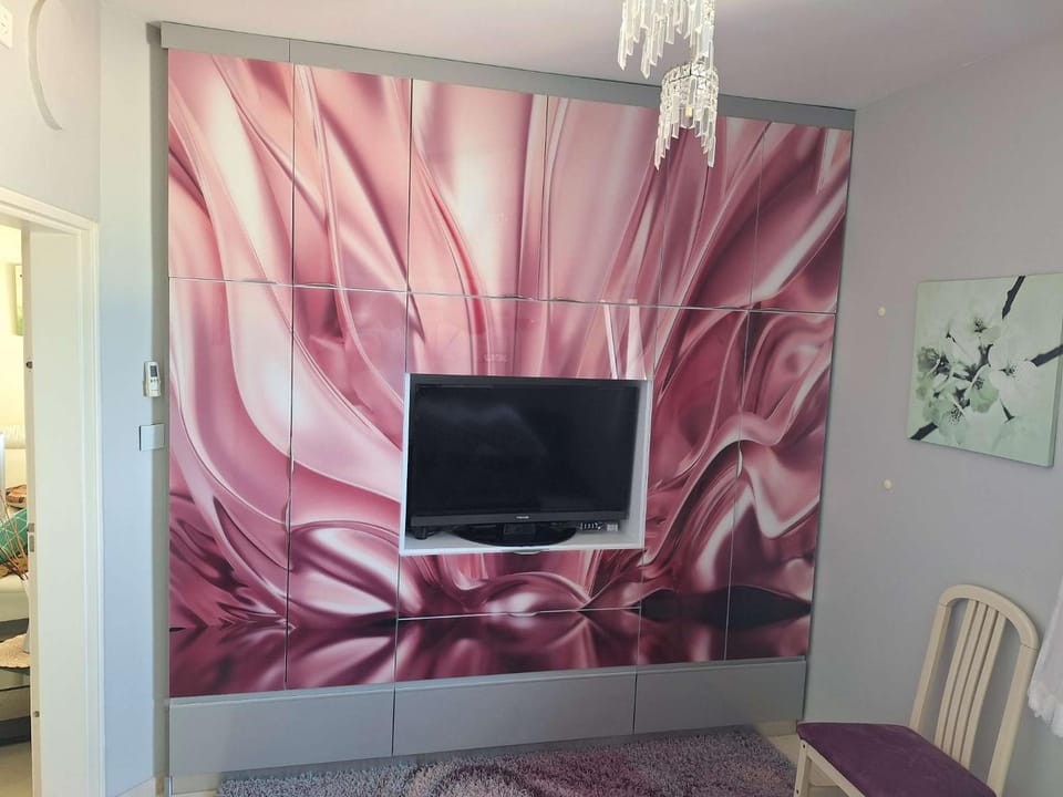 Bed, TV and multimedia, Bedroom, Sea view, wardrobe