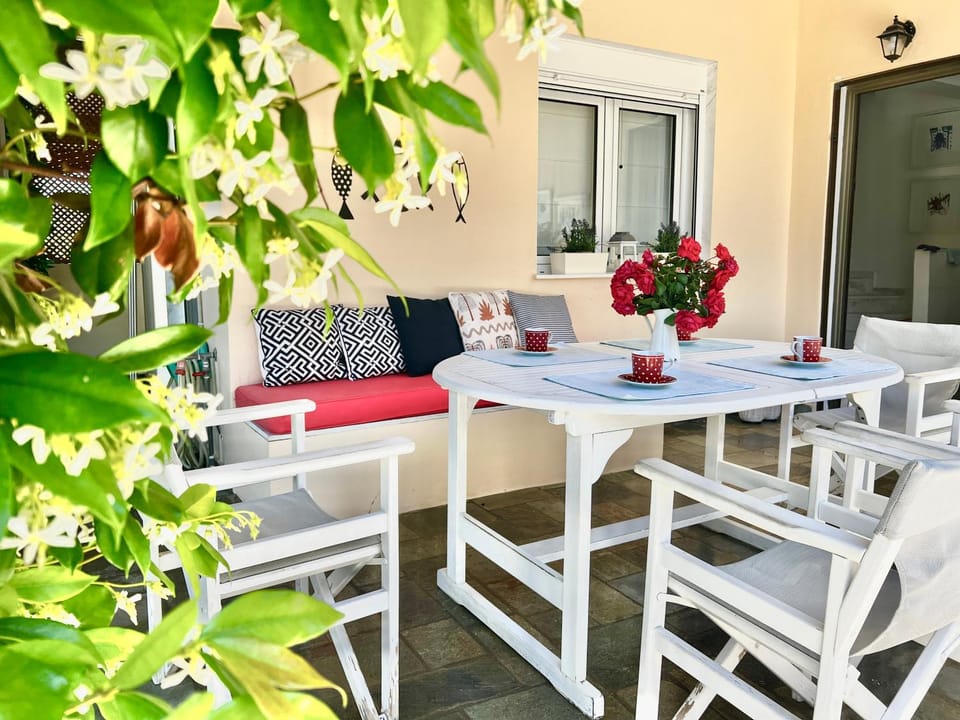 Property building, Patio, Day, View (from property/room), Balcony/Terrace, Seating area