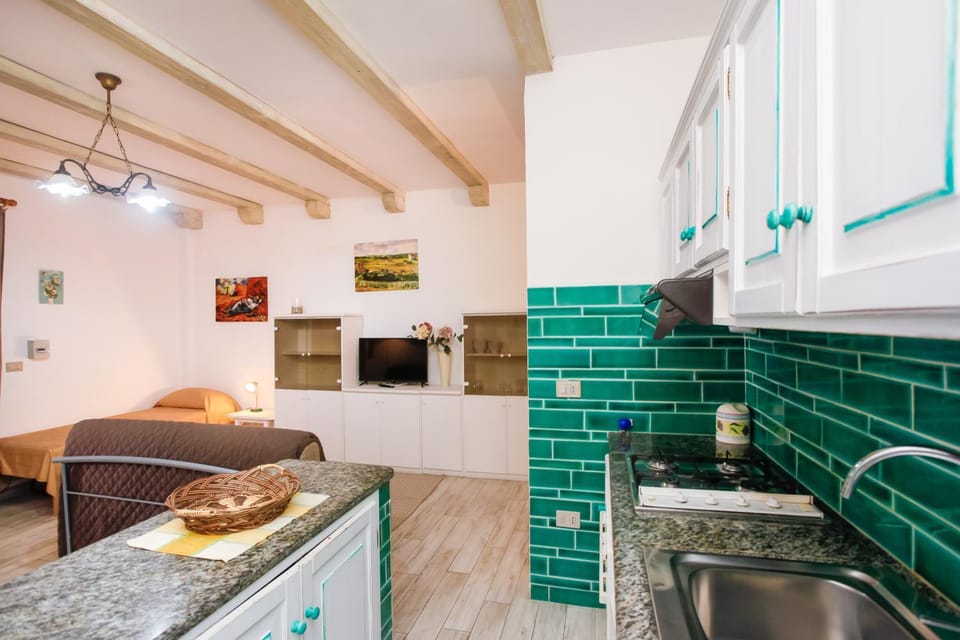 Kitchen or kitchenette, Living room