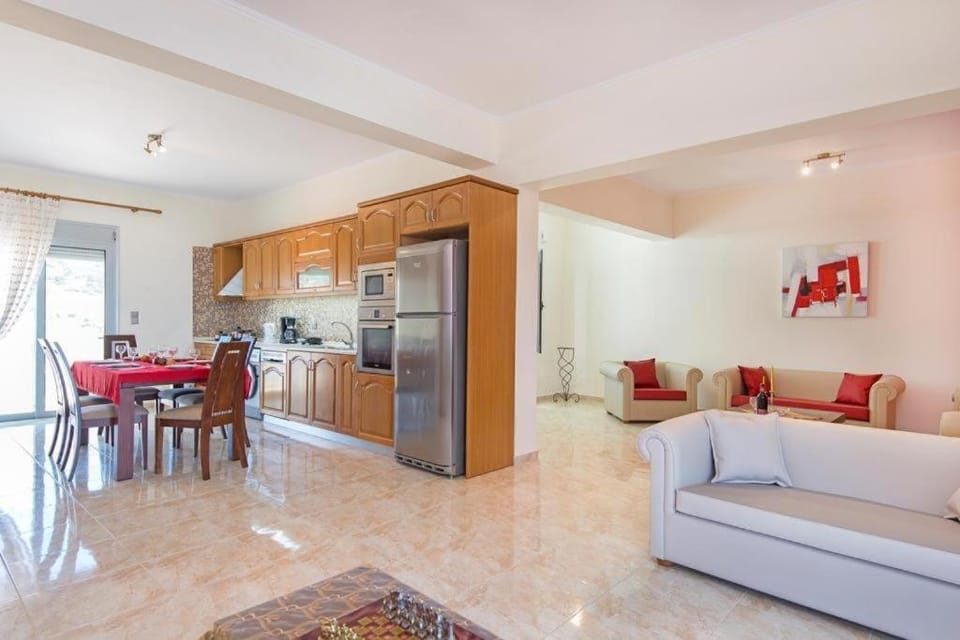 Kitchen or kitchenette, Living room, Dining area