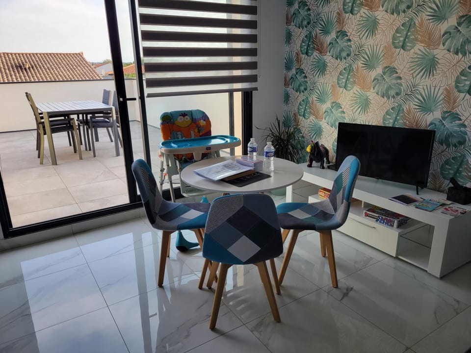 Communal lounge/ TV room
