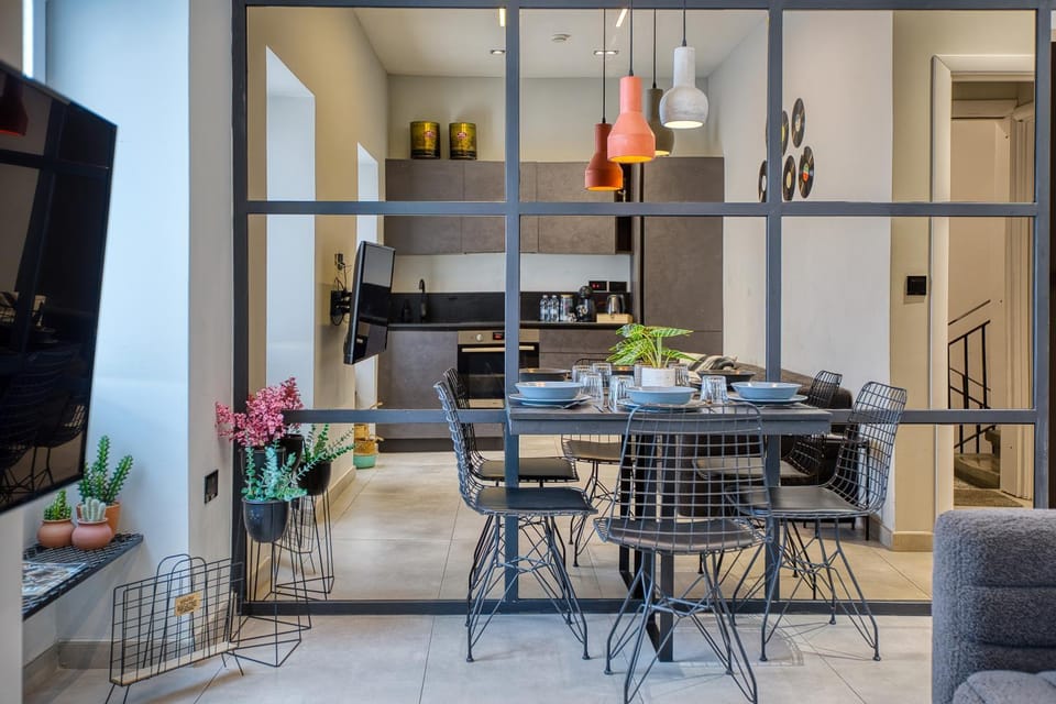 Stylish 1-Bedroom Apartment Just 5 Minutes from Valletta by Ferry Apartment in Malta