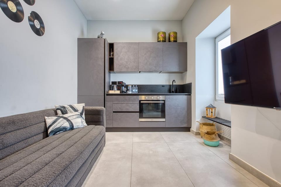 Stylish 1-Bedroom Apartment Just 5 Minutes from Valletta by Ferry Apartment in Malta