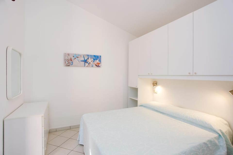 Property building, Living room, Bedroom