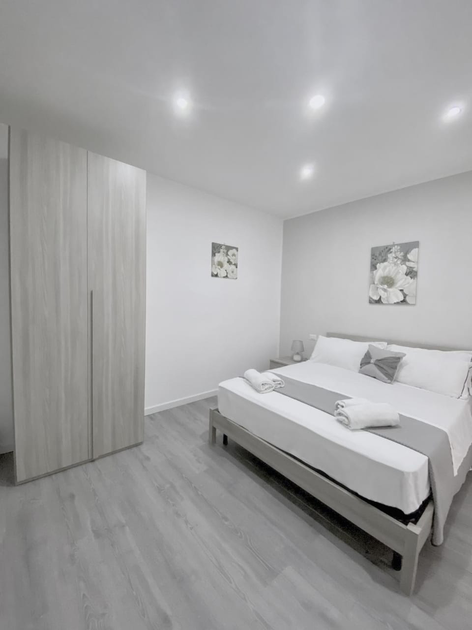 Bed, Photo of the whole room, Bedroom, towels, wardrobe