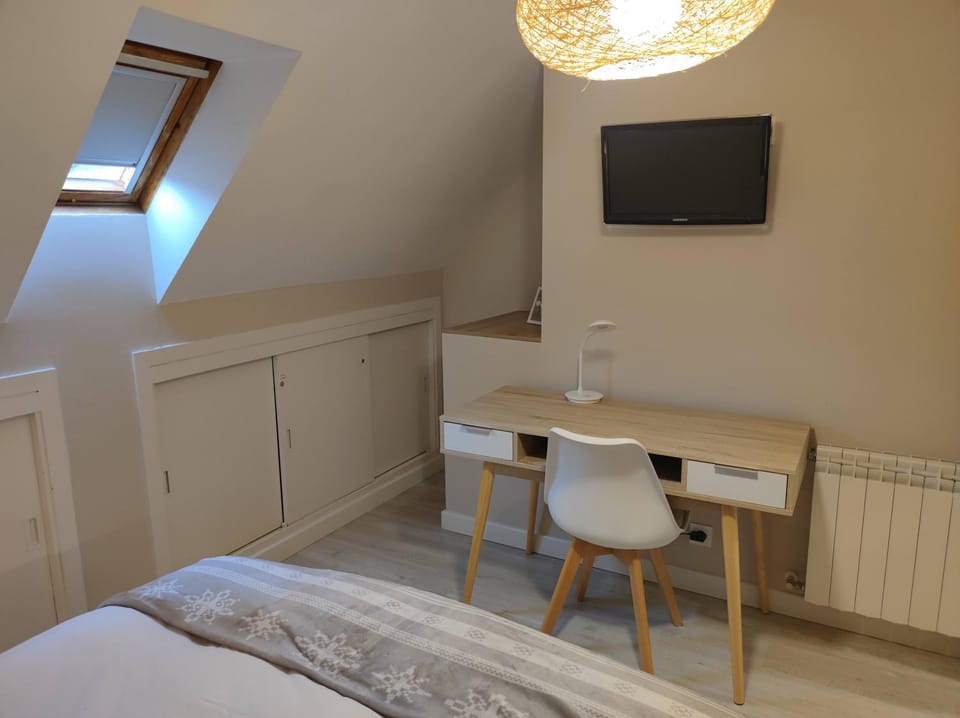 Seating area, Bedroom