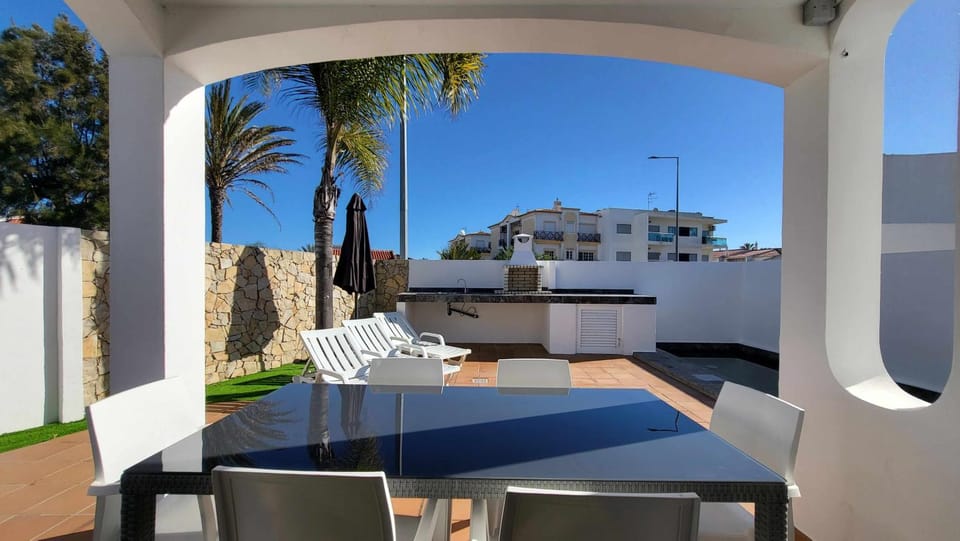 Patio, Day, BBQ facilities, View (from property/room), Balcony/Terrace, Dining area