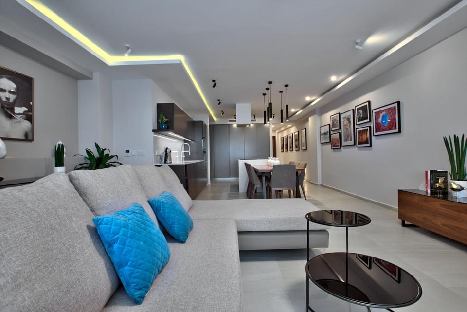 TV and multimedia, Kitchen or kitchenette, Living room, Seating area