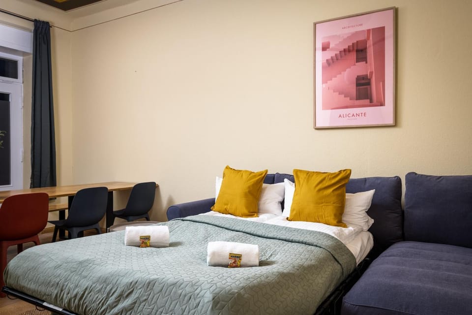 Living room, Photo of the whole room, Bedroom, towels