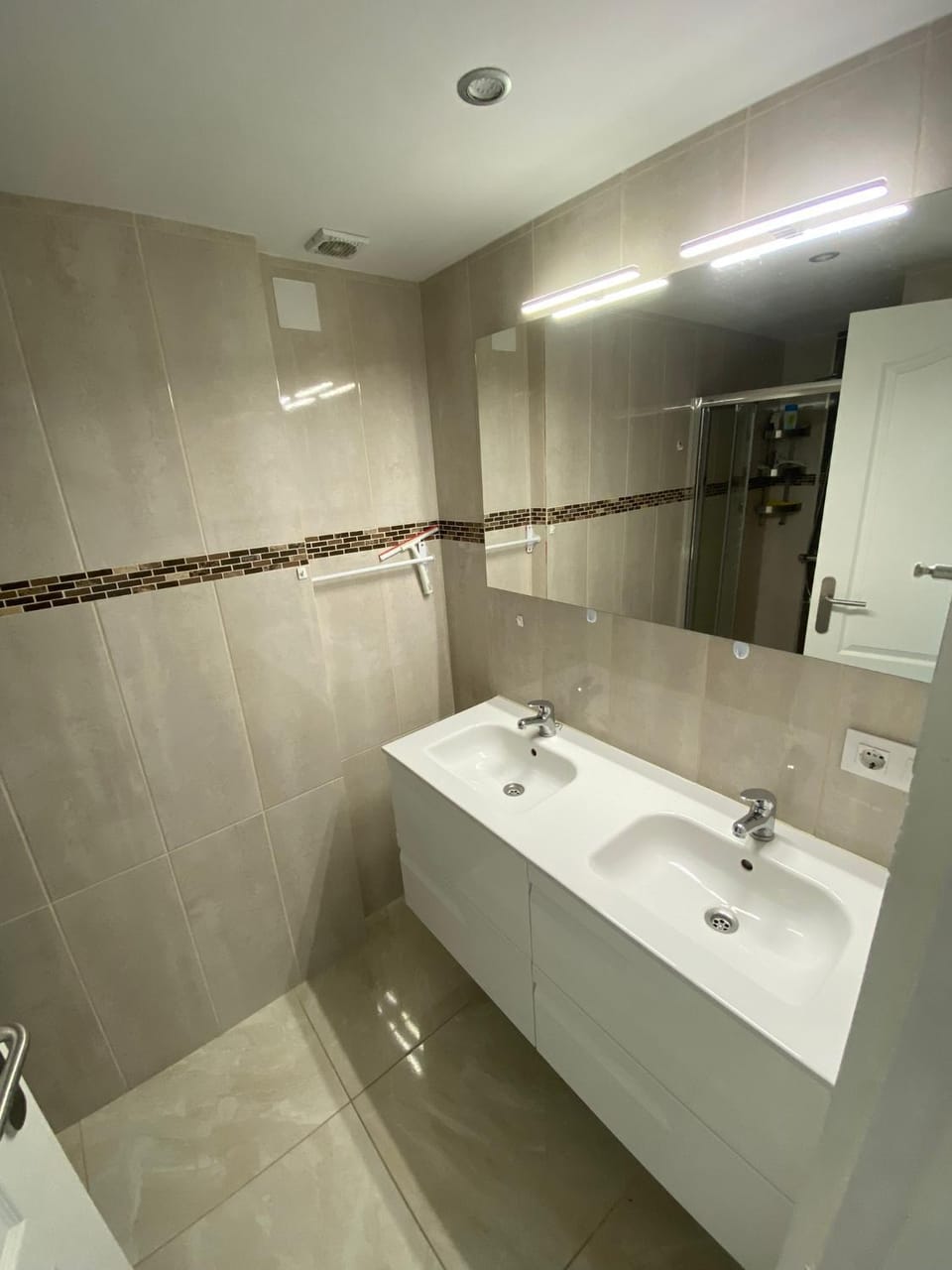 Appartement Moderne Premiere Ligne de Mer avec Piscine Apartment in Roses