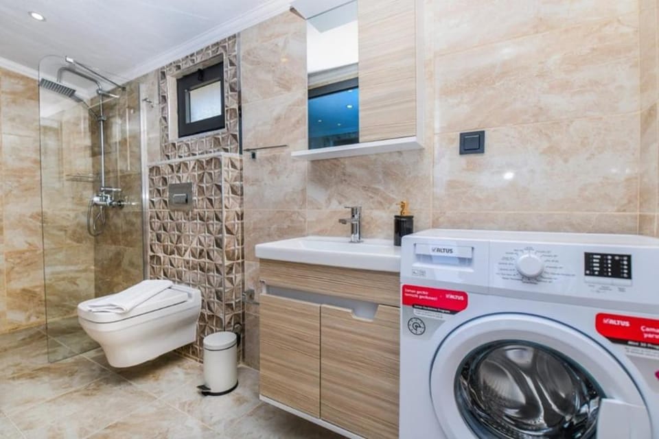 Shower, Toilet, Bathroom, washing machine
