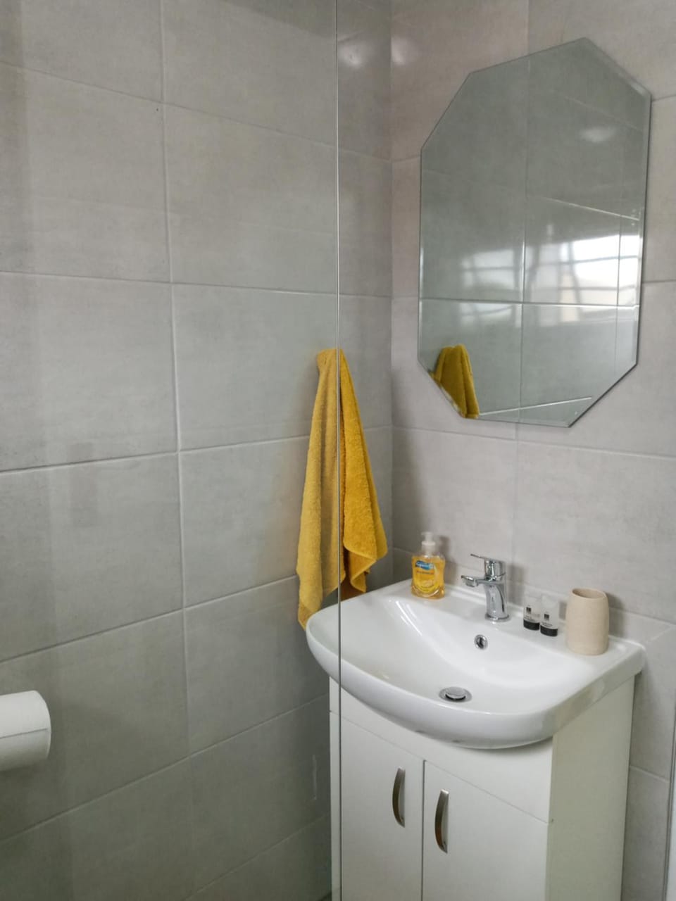 Shower, Bathroom, towels