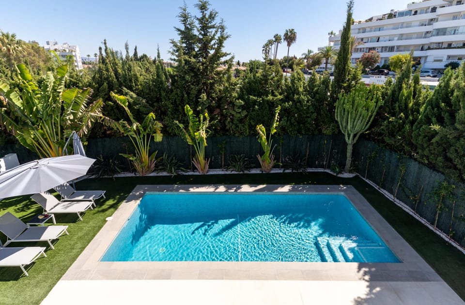 Garden view, Swimming pool, sunbed
