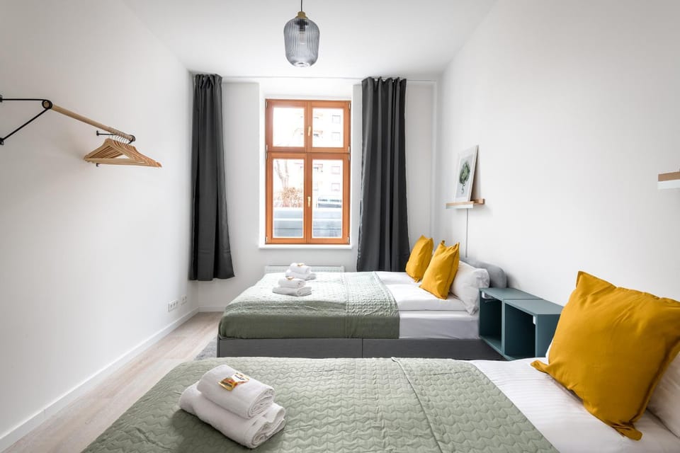 Bed, Living room, Bedroom