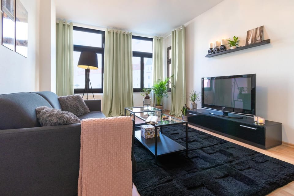 TV and multimedia, Living room, Photo of the whole room, Seating area, Evening entertainment