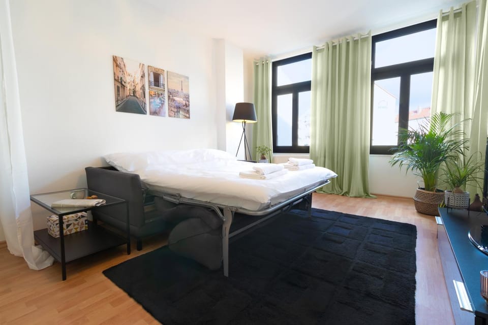 Bed, Living room, Photo of the whole room, towels