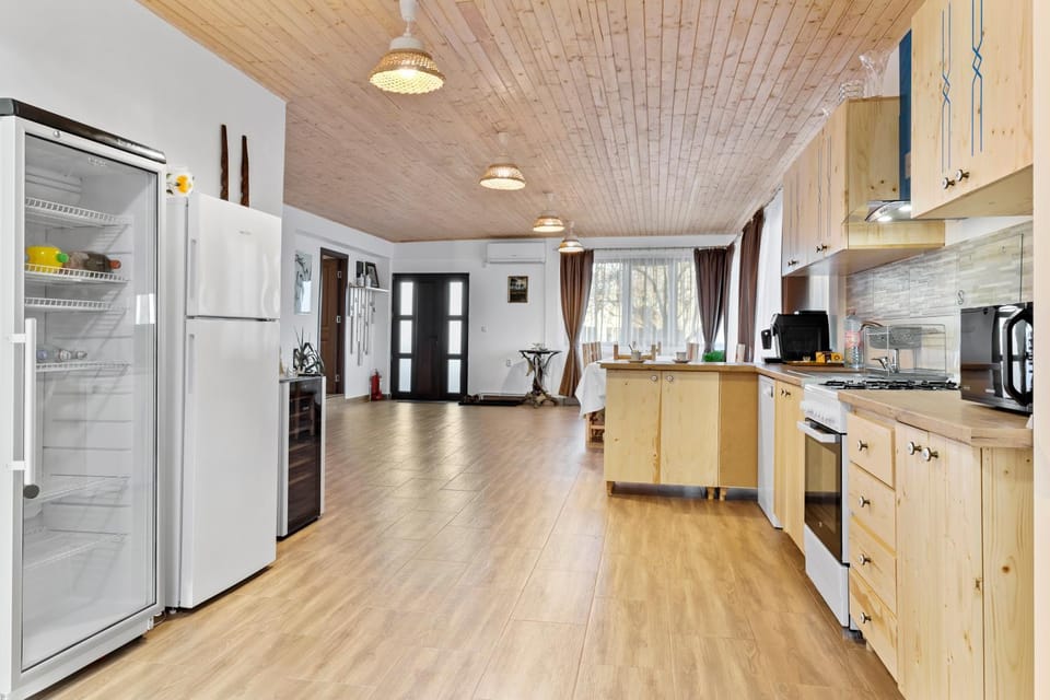 Kitchen or kitchenette, dishwasher, oven, pet friendly, stove, toaster