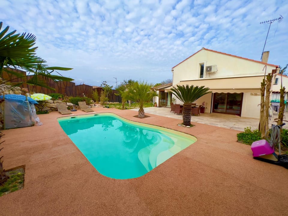 Property building, Swimming pool
