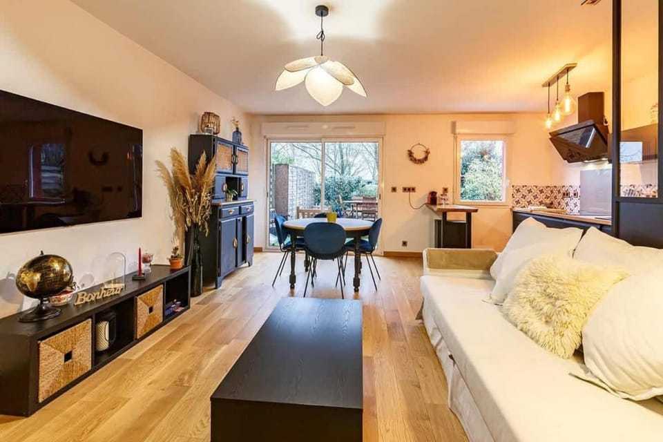 Communal lounge/ TV room, TV and multimedia, Kitchen or kitchenette, Living room, Dining area