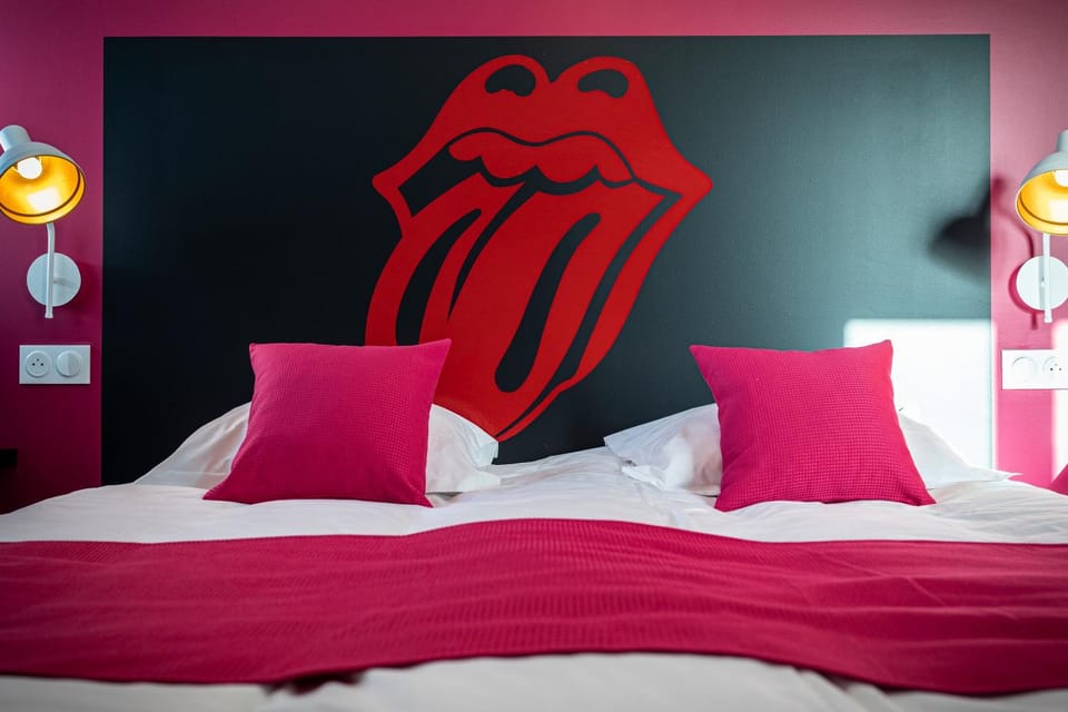 Bed, Photo of the whole room, Decorative detail