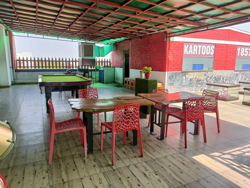 Restaurant/places to eat, Restaurant/places to eat