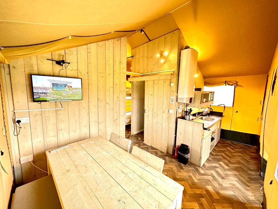 TV and multimedia, Kitchen or kitchenette, minibar