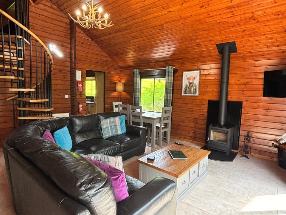 TV and multimedia, Living room, Seating area, fireplace