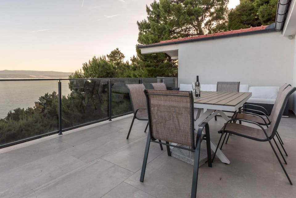 Day, Natural landscape, View (from property/room), Balcony/Terrace, Living room, Dining area