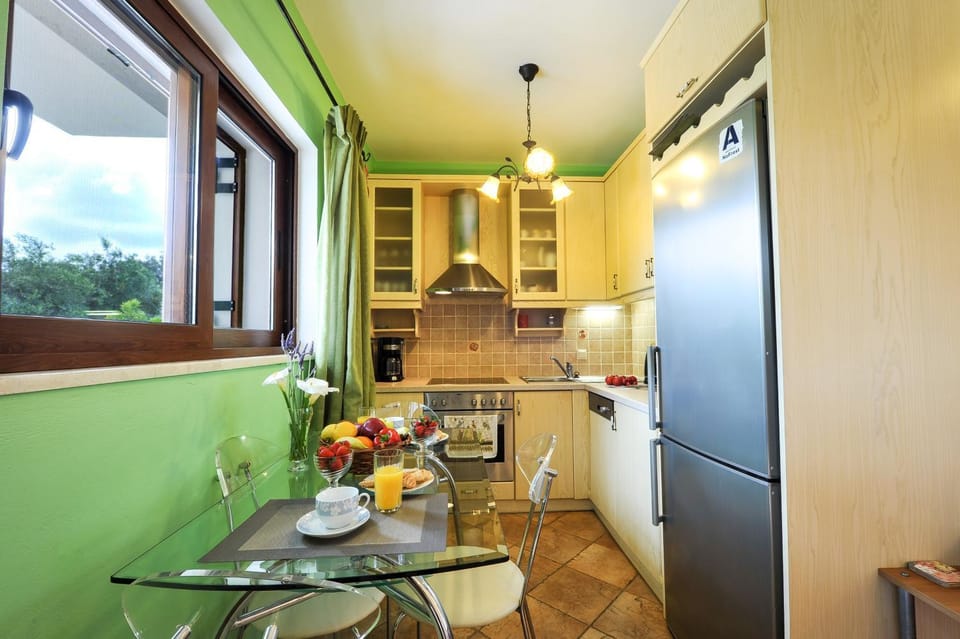 Property building, Kitchen or kitchenette, Living room
