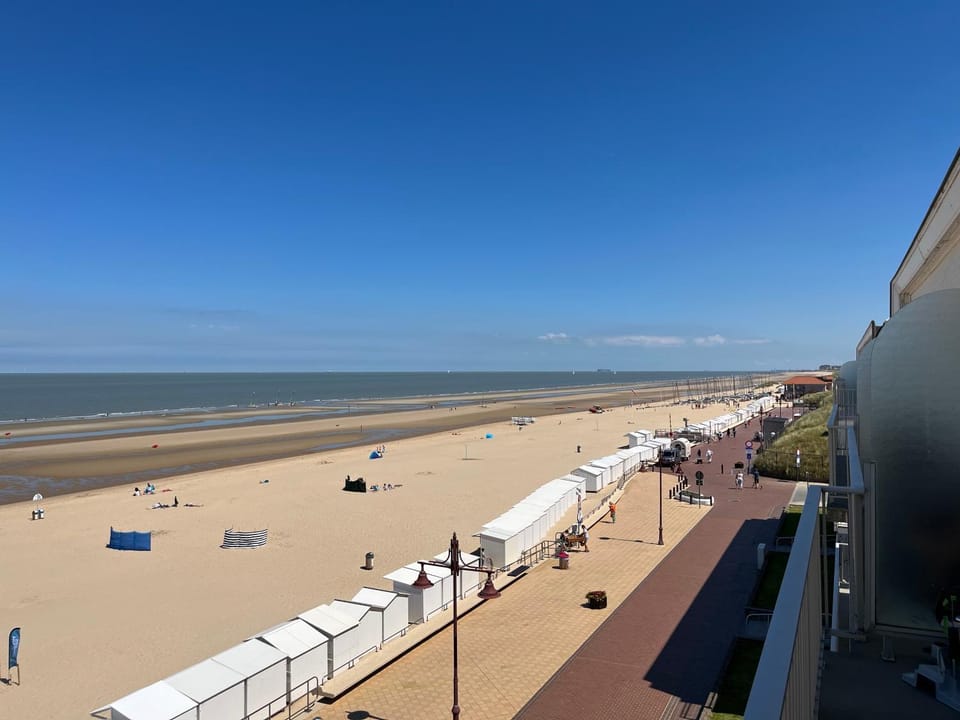 Neighbourhood, Natural landscape, Beach, Sea view