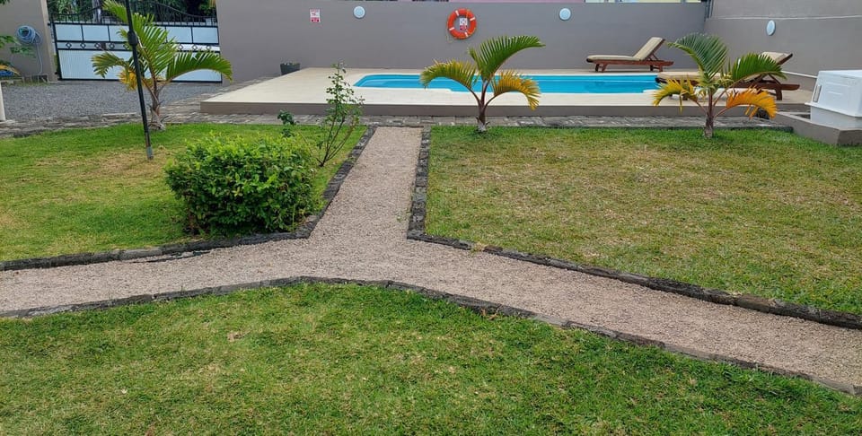Garden, sunbed
